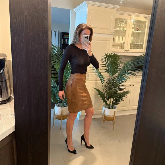 Taupe Suede Pencil  Skirt, Ventcouvert Paris, Size 38 (US 2-4 Equivalent) - Picture 2 of 6